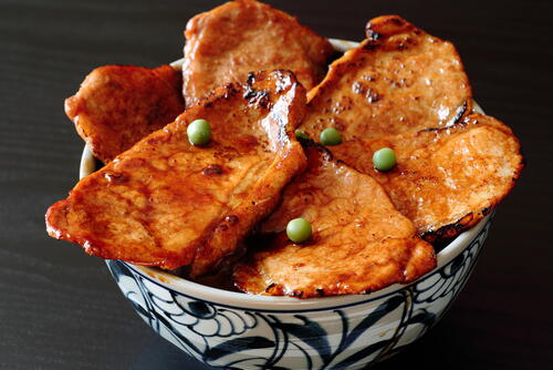 【レシピ】お手軽で大人気の豚丼のタレ、黄金比はこれ決まり！役立つ『どんぶりクイズ』に挑戦！