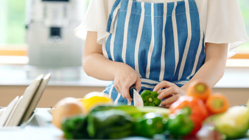 【意外】同じ正方形の切り方でも名称が違う！？役立つ『食材の切り方クイズ』に挑戦！