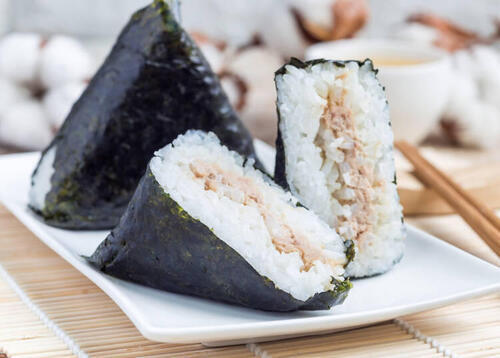 【料理のコツ】美味しいおにぎりを作るなら〇〇すべし！役立つ『おにぎりクイズ』に挑戦！