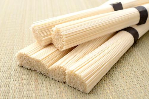 【知っておきたい】日本三大素麺の生産地全部言える？役立つ『乾麺クイズ』に挑戦！