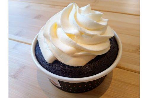 デイリーヤマザキのガトーショコラはホイップ好きにはたまらないボリューム！