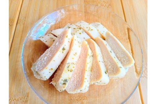 ローソンのしっとりやわらかサラダチキンが使いやすいサイズになって新登場！
