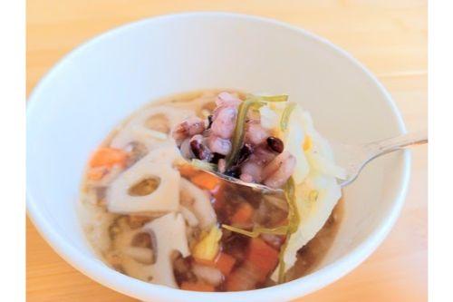 ローソンの生姜たっぷり根菜スープで冷えを撃退！五穀入りで朝食にもぴったり