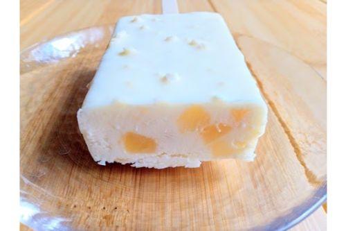 桃桃桃づくし！明治リッチピーチチョコレートアイスバーはシリーズ最高クラスの果肉感