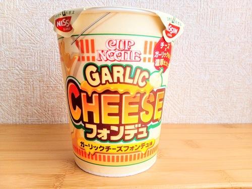 カップヌードルガーリックチーズフォンデュ味