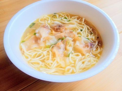 エースコック八雲監修の一杯ワンタン麺白醤油味の調理後