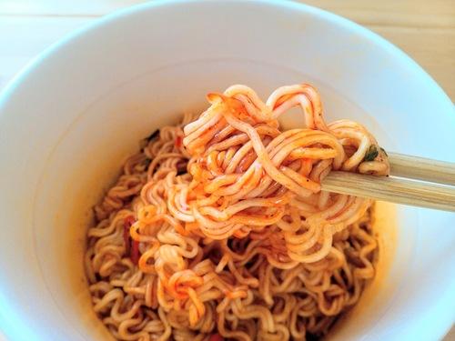 農心辛ラーメン焼きそばカップの麺