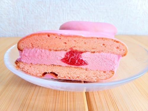 ロッテピンクチョコパイアイスのカット断面