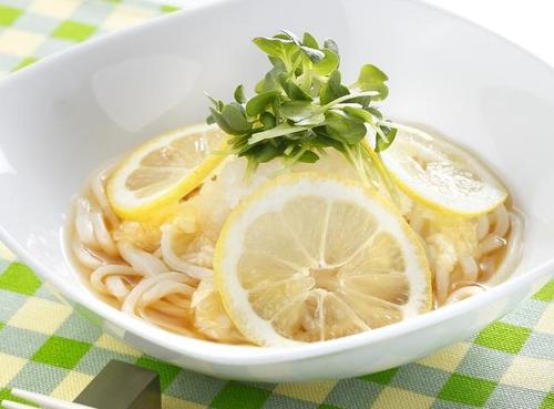 暑い夏でも食欲そそる！さわやかレモンうどんレシピを紹介