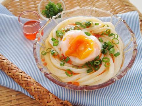 さぬきうどんの美味しさを堪能しよう！温玉ラー油ぶっかけうどんレシピ