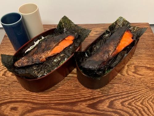 【味しみ海苔鮭弁当】シンプルで直球の味！リモート勤務にいかが？