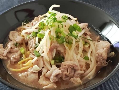 【肉もやしラーメン】1杯で満足！コクのある味噌味が美味しい