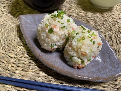 【カニカマおにぎり】主食にもお酒の〆ごはんにもおすすめ！