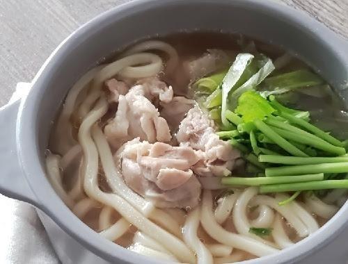 せりと鶏肉の煮込みうどん