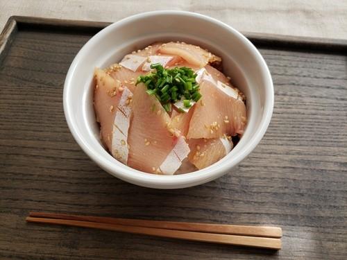 はまちのニンニク漬け丼