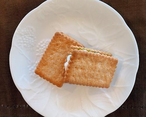 抹茶クリームサンドビスケット