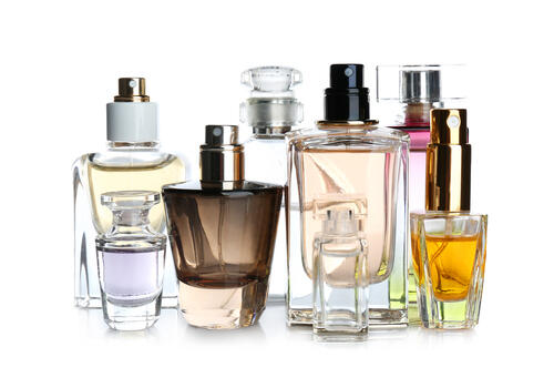 いろいろな種類の香水の写真