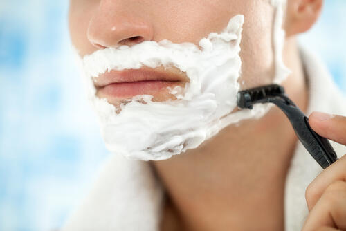髭剃りによる、肌トラブルを予防する方法。あなたの髭剃り清潔ですか？