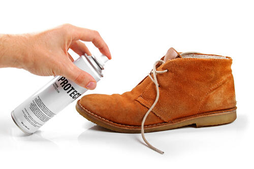 靴や衣類を水や汚れから守る、防水スプレーの効果的な使い方とは？