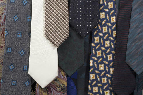 ネクタイの種類と賢い選び方！シーンに合わせたチョイスで好感度UP