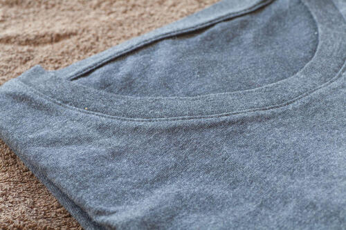 Yシャツの下に着るインナーの正しいマナー。その形状もしかしたら間違いかも？