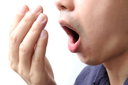 口臭の原因とは？口臭の種類や原因、治療方法まで徹底解説！