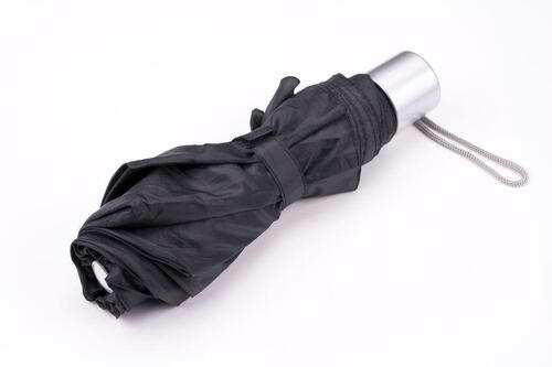 軽量の折り畳み傘はサイズと機能性が重要！おすすめの商品を紹介