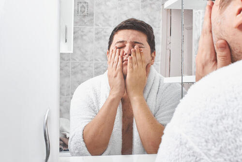 顔むくみをたった3分で解消！簡単にできる顔むくみの予防法と解消法