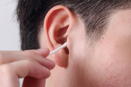 耳掃除の正しいやり方とは！？意外と知らない耳掃除のやり方を解説