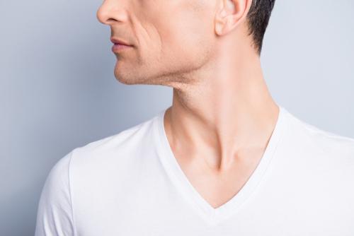 男性の胸鎖乳突筋の写真