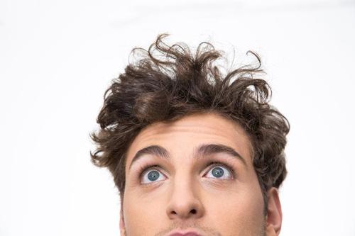 男のくせ毛を直す方法とは？シャンプーやドライヤーでも改善は可能！