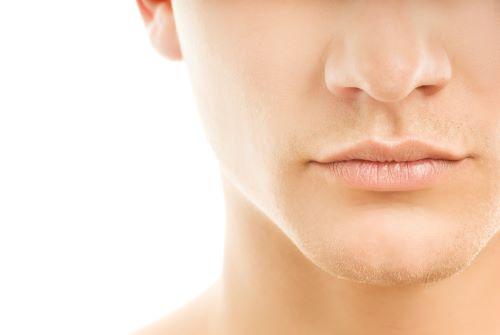 鼻毛が長いのを何とかしたい！鼻毛が伸びる原因と正しい処理方法