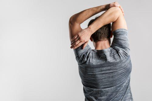 ストレッチで背中の痛みを改善！原因やおすすめエクササイズを紹介