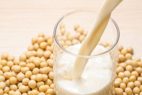 プロテインの豆乳割りのメリットは？豆乳の栄養や特徴や注意点を解説
