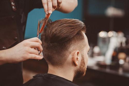 オールバックはイケメンだけのヘアスタイル 似合う人の特徴とは 身嗜み オリーブオイルをひとまわし オールバックはイケメンだけのヘアスタイル 似合う人の特徴とは 身嗜み オリーブオイルをひとまわし