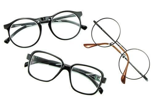 オールバックとメガネは似合うのか？相性のよいメガネ選びのコツは？