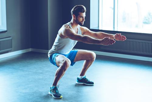 毎日スクワットをやる効果は 痩せる おすすめ筋トレメニューも紹介 身嗜み オリーブオイルをひとまわし