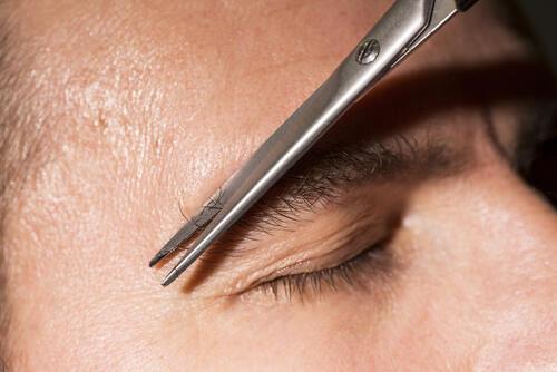 眉毛を薄くするだけで男の印象は変わる 手入れ方法やメリットを紹介 身嗜み オリーブオイルをひとまわし 眉毛を薄くするだけで男の印象は変わる 手入れ方法やメリットを紹介 身嗜み オリーブオイルをひとまわし