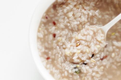 断食道場で提供される準備食または回復食のイメージ写真