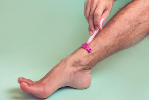 男性がすね毛を剃るメリットは 薄く処理する方法や脱毛のメリデメも 身嗜み オリーブオイルをひとまわし