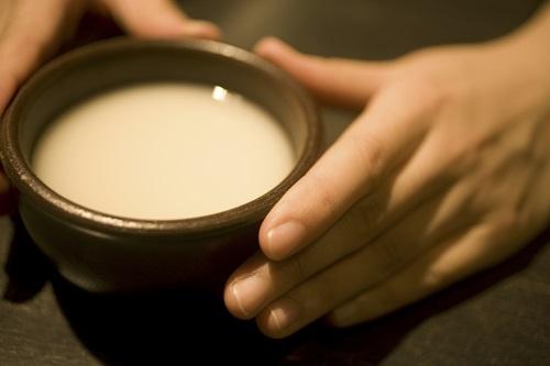 マッコリはローカロリーで体にも嬉しいお酒 健康効果も紹介 嗜好品 オリーブオイルをひとまわし マッコリはローカロリーで体にも嬉しいお酒 健康効果も紹介 嗜好品 オリーブオイルをひとまわし