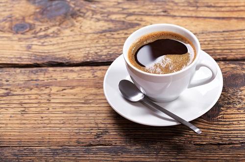 二日酔いにコーヒーは効く？その真相や効果、正しい飲み方などを解説