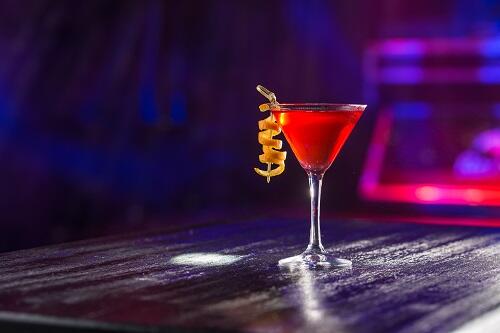 コスモポリタンカクテルは瀟洒なお酒 華麗な世界と銀幕に乾杯 嗜好品 オリーブオイルをひとまわし