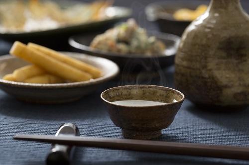 日本酒は温度で決まる！香りと味とのどごしの違いを楽しむ方法とは