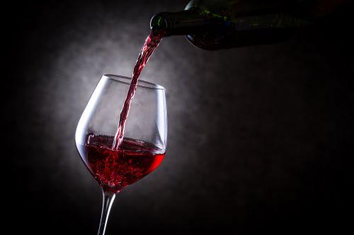 ワイン 白 違い の と 赤ワイン 白ワインと赤ワインの作り方の違い