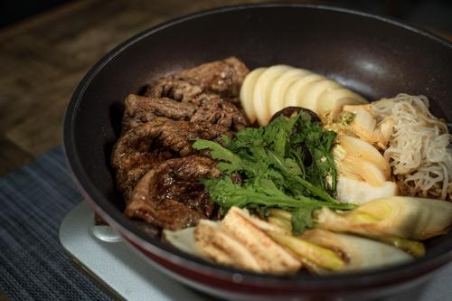 すき焼きは「焼いて」から食べるのが超ウマいッ！【本格関西風すき焼き】の作り方